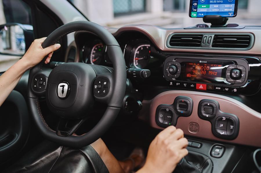 Торпедо Fiat Panda Trussardi (319) 2019 года  (фото 22 из 43)